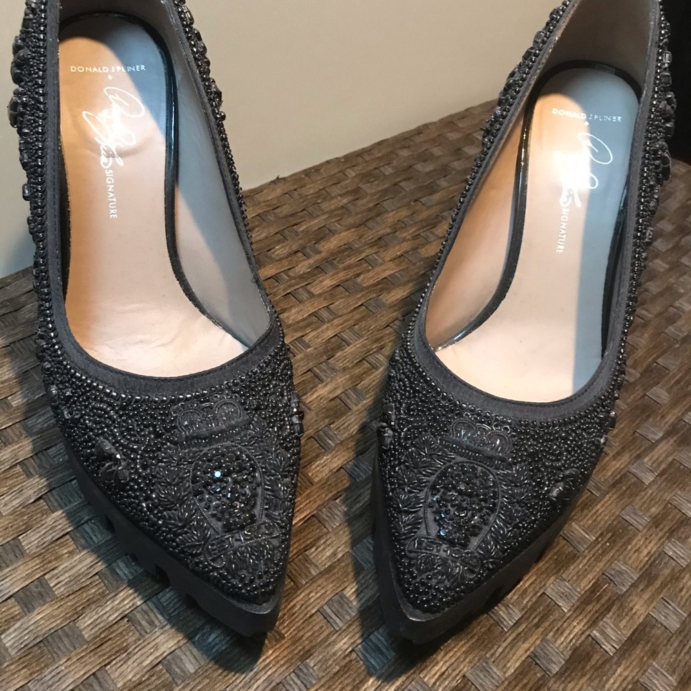 Donald Pliner Signature Endiva Pump, size 6 1/2